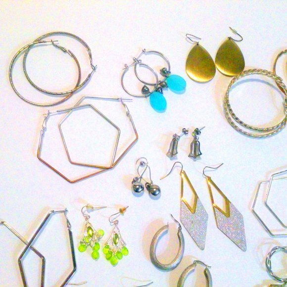 Lot of 24 Pair of Hoop and Drop Earrings - Picture 3 of 6